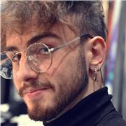 Soy un ilustrador y diseñador que puede ofrecer clases tanto de dibujo artístico a nivel profesional a gente de todas las edades